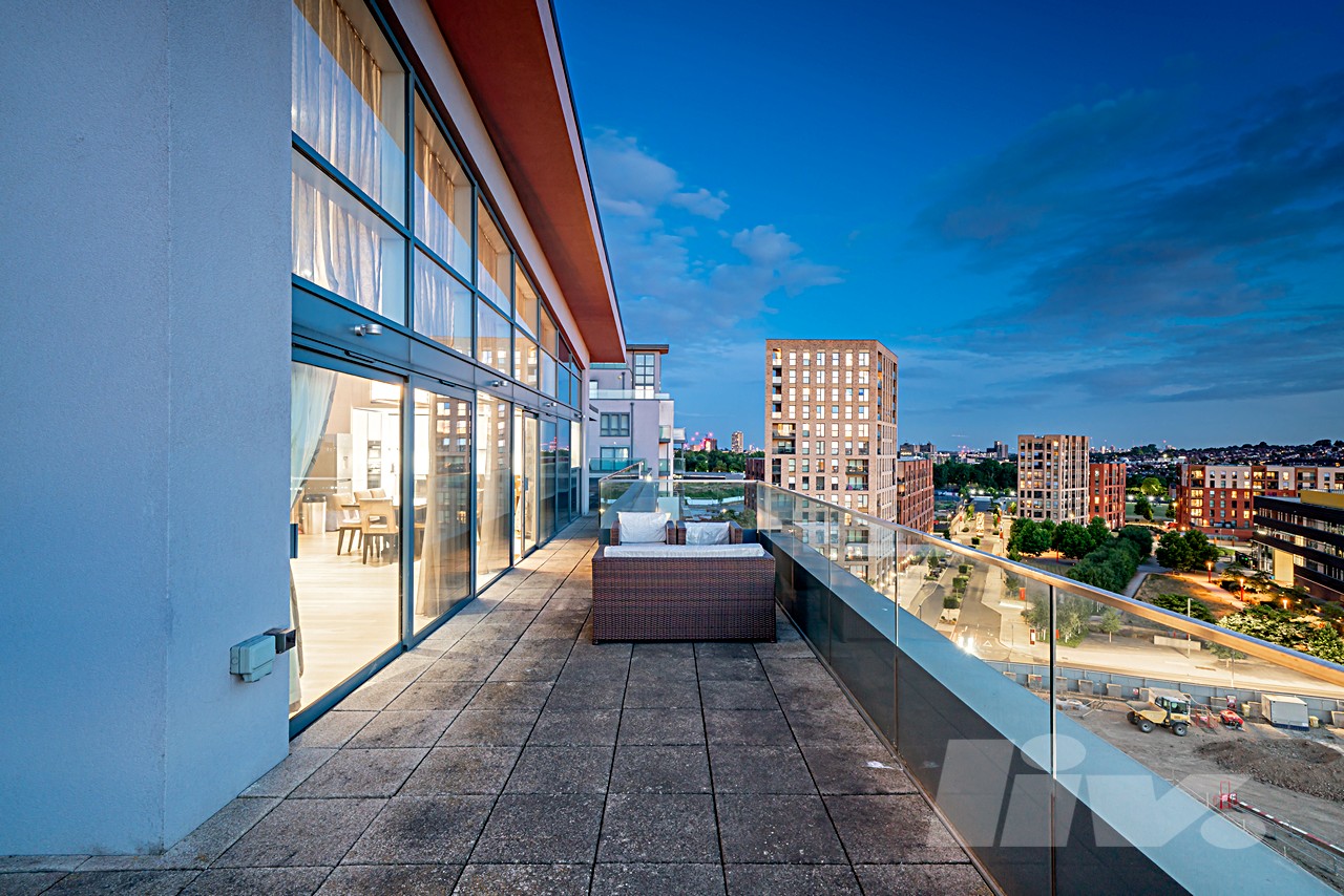 5 Bedroom Penthouse to rent in Beaufort Park, London, NW9