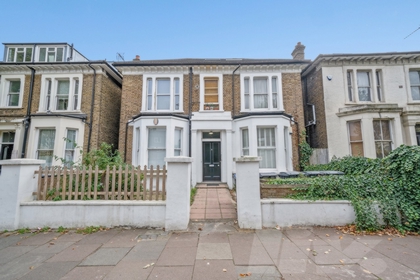 1 Bedroom Flat to rent in Cavendish Road, Kilburn, London, NW6