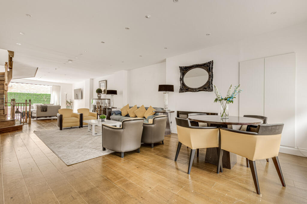 4 Bedroom House to rent in Chelsea, London, SW3