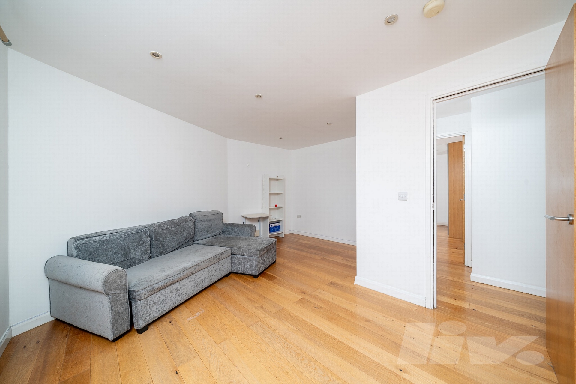 2 Bedroom Apartment to rent in Acton, London, W3