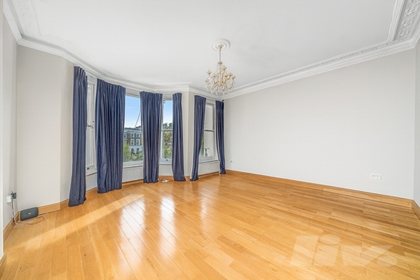 1 Bedroom Apartment to rent in St James' Gardens, Holland Park, London, W11