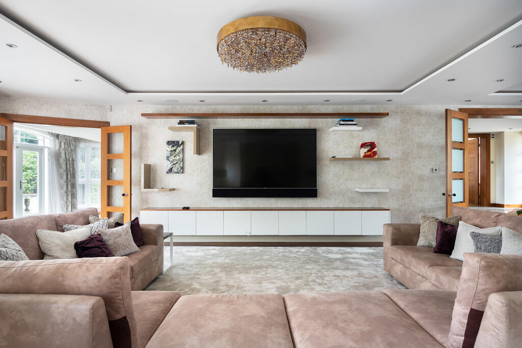 6 Bedroom Detached to rent in Hampstead Garden Suburb, London, N2