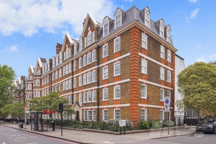 1 Bedroom Apartment to rent in Park Road, Regents Park, London, NW1