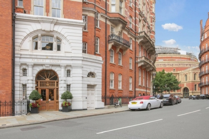 4 Bedroom Apartment to rent in Prince Consort Road, Kensington, London, SW7