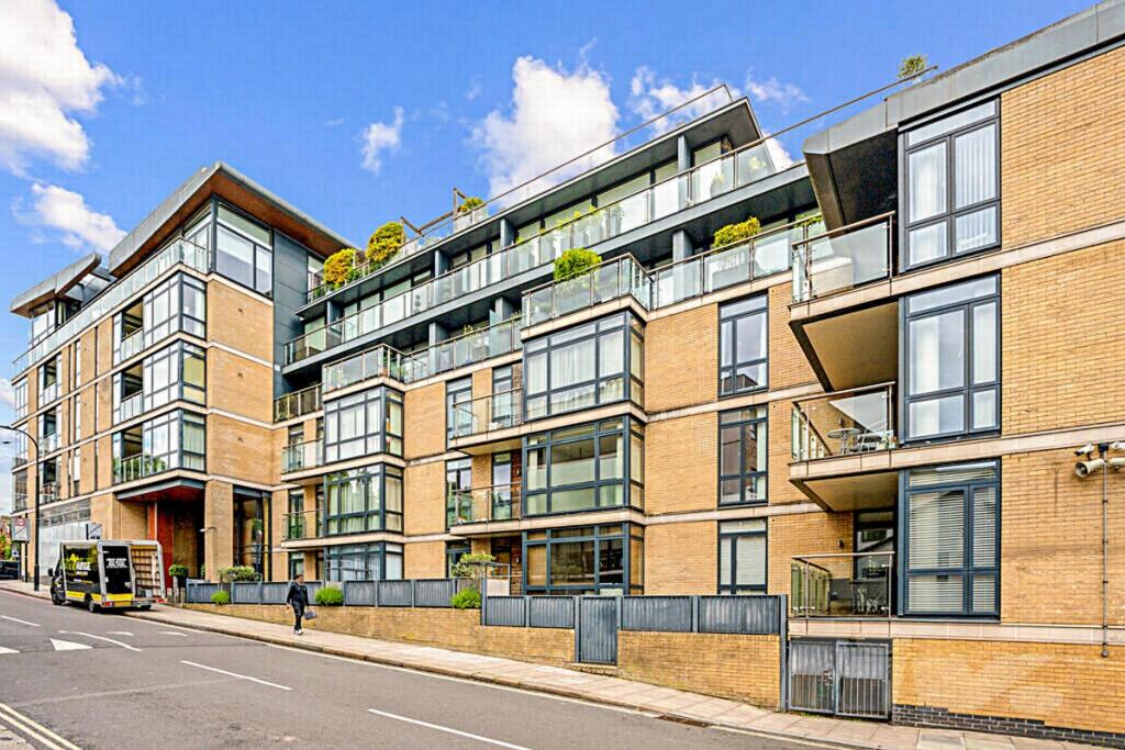 2 Bedroom Apartment to rent in West Hampstead, London, NW6