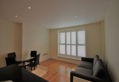 1 Bedroom Flat to rent in High Road, Willesden Green, London, NW10