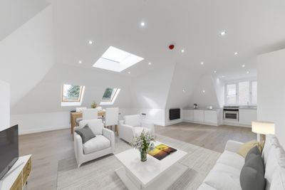 3 Bedroom Flat to rent in Brondesbury Park, Brondesbury, London, NW6