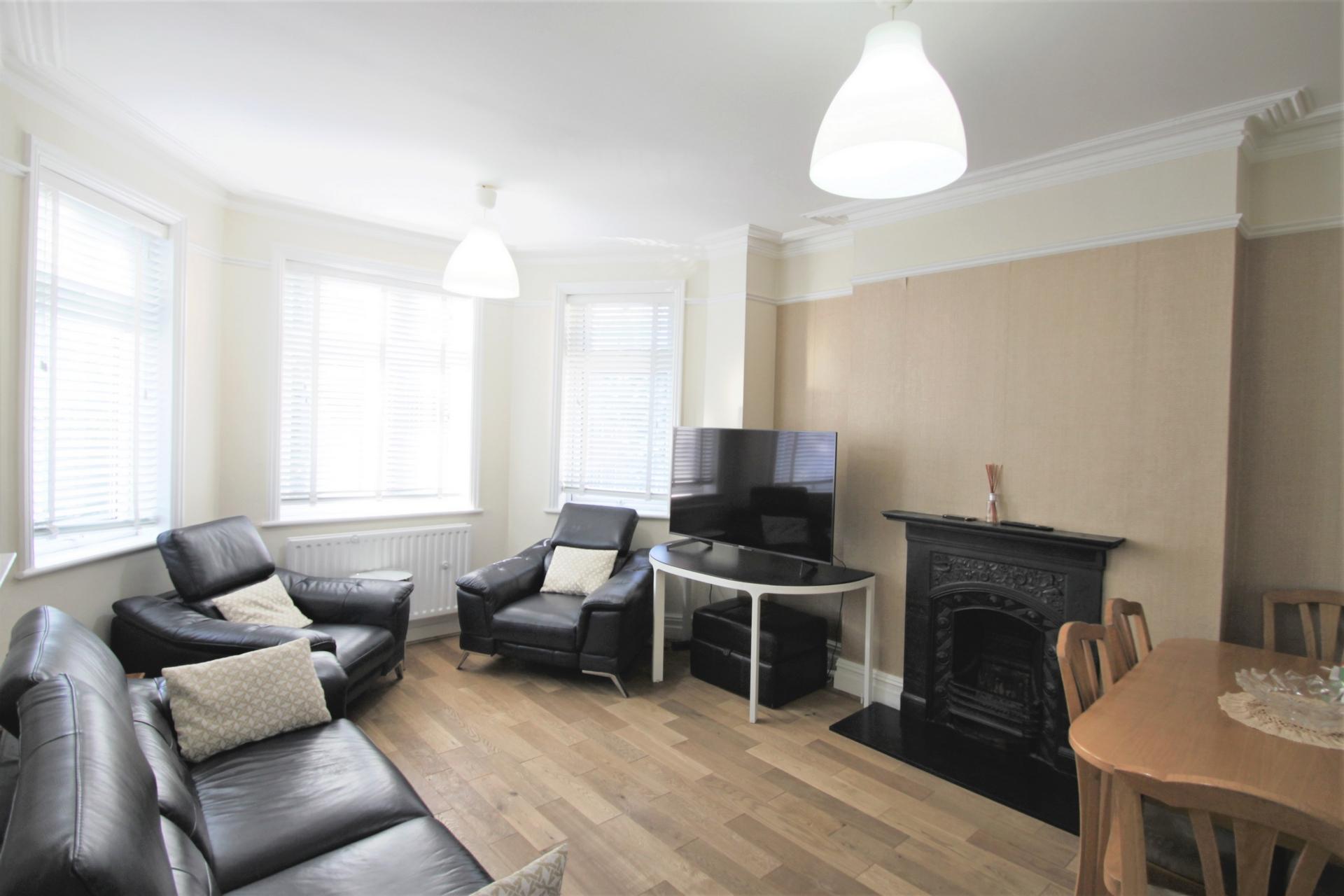 3 Bedroom Flat to rent in Willesden, London, NW2