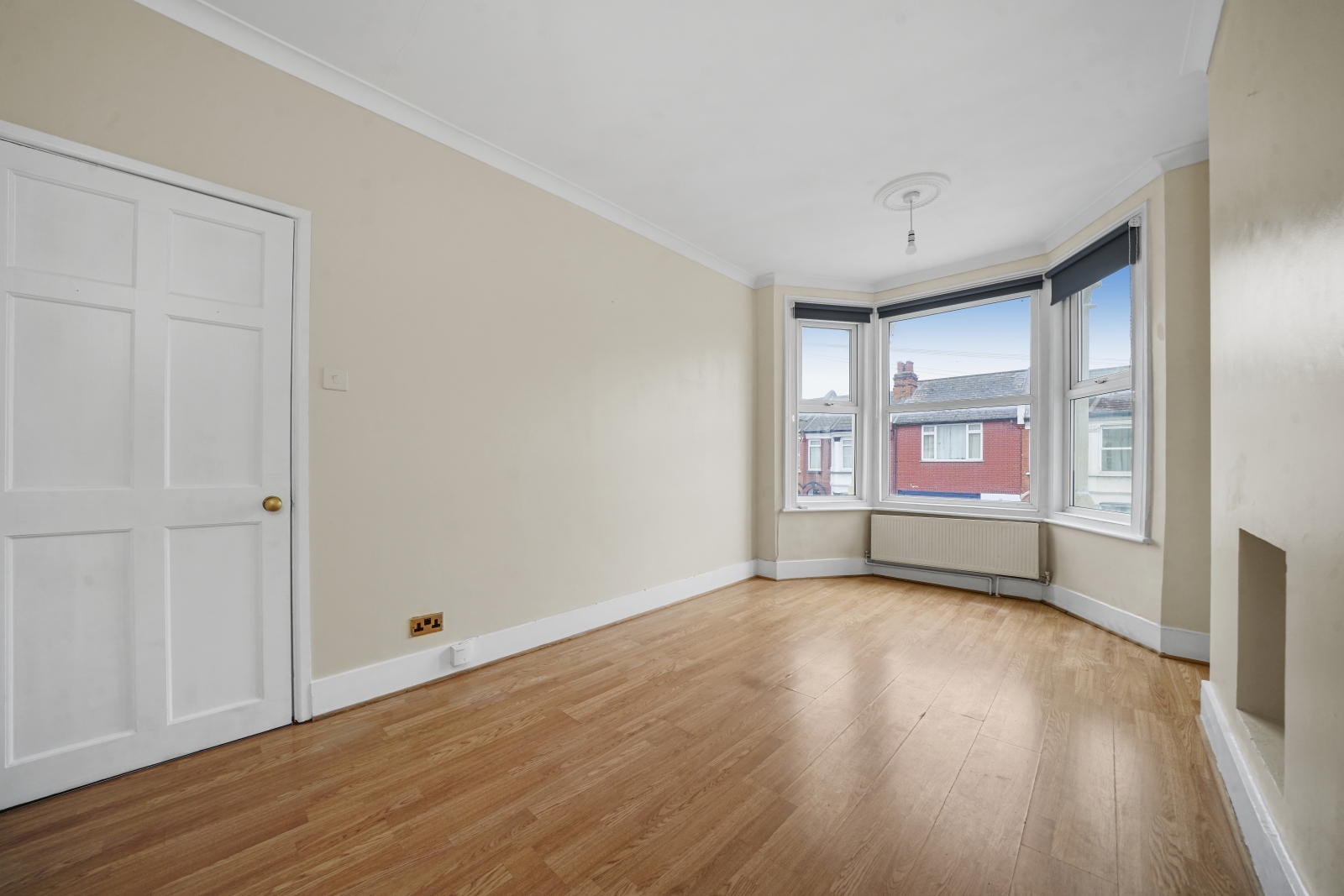 2 Bedroom Flat to rent in Dollis Hill, London, NW10