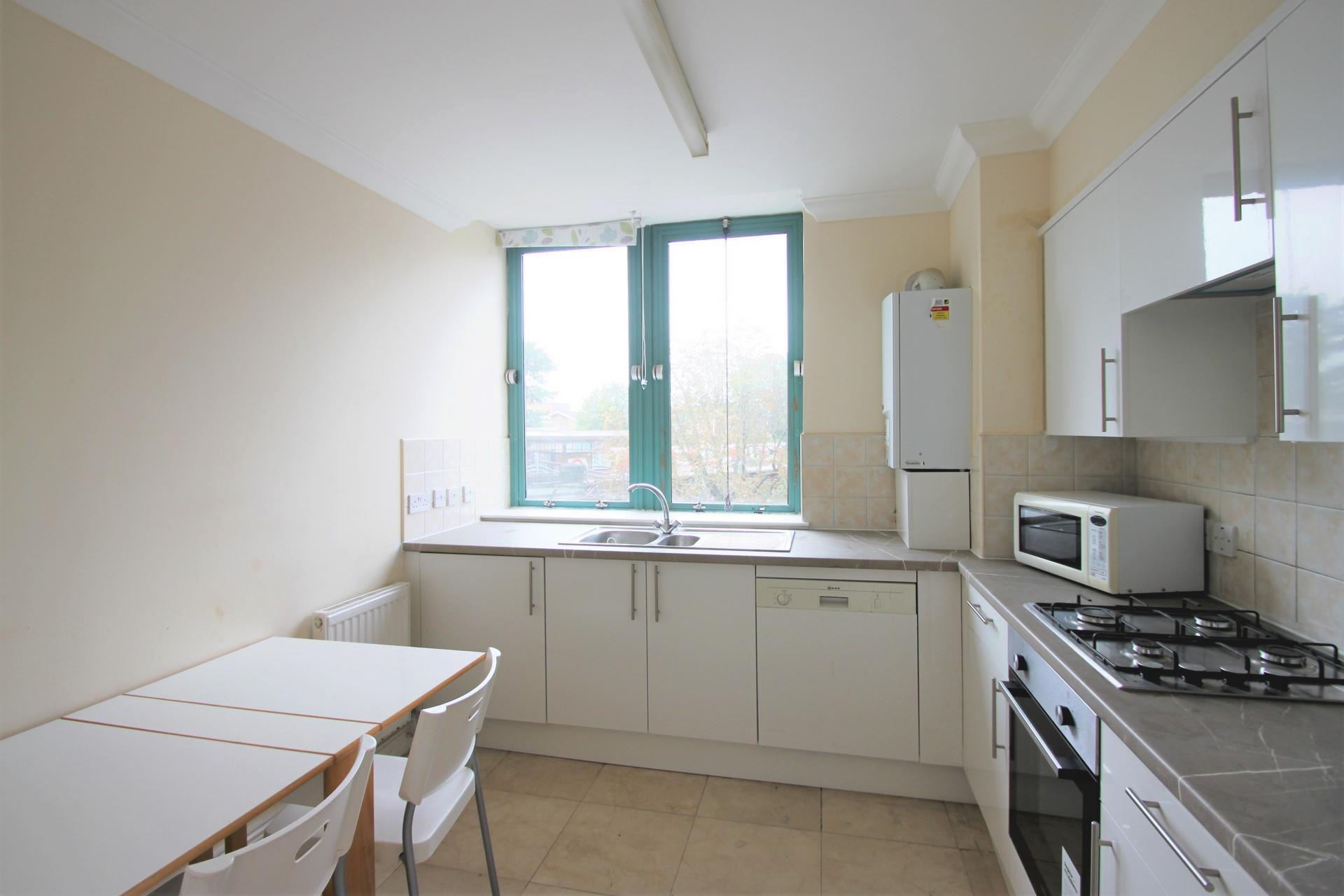 2 Bedroom Apartment to rent in Kilburn, London, NW2