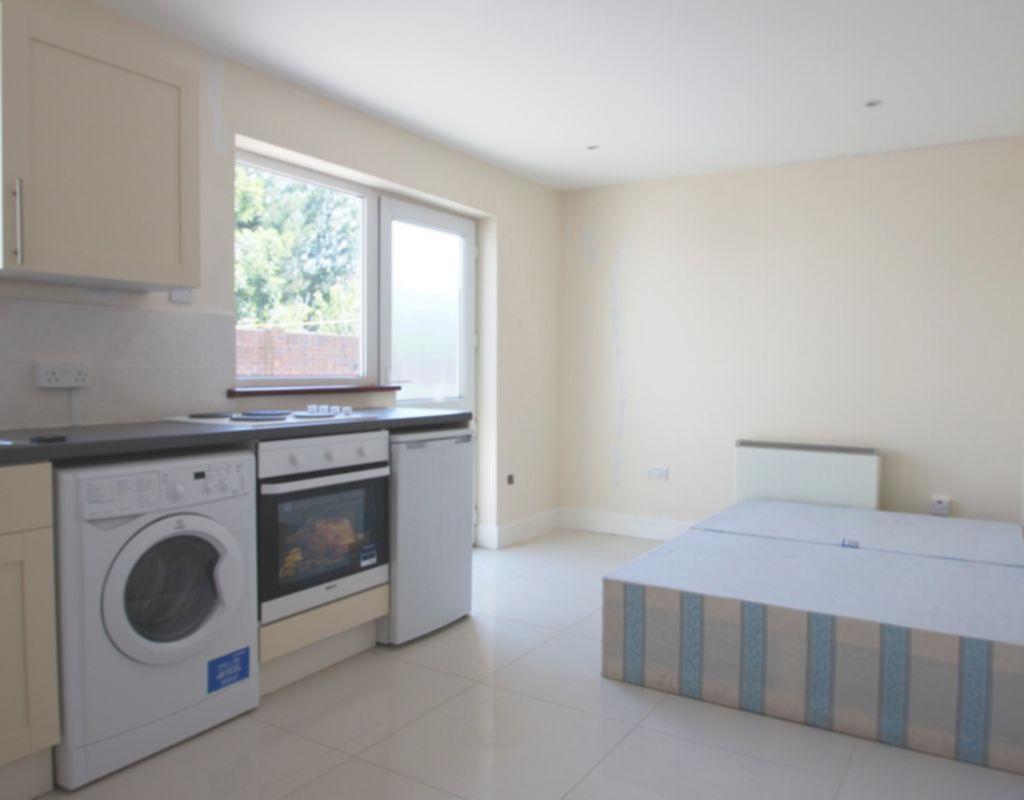 Studio to rent in Cricklewood, London, NW2