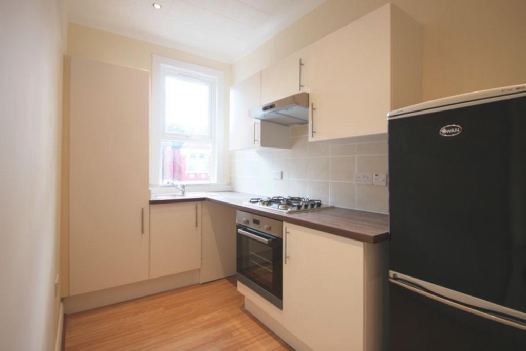 3 Bedroom Flat to rent in Cricklewood, London, NW2