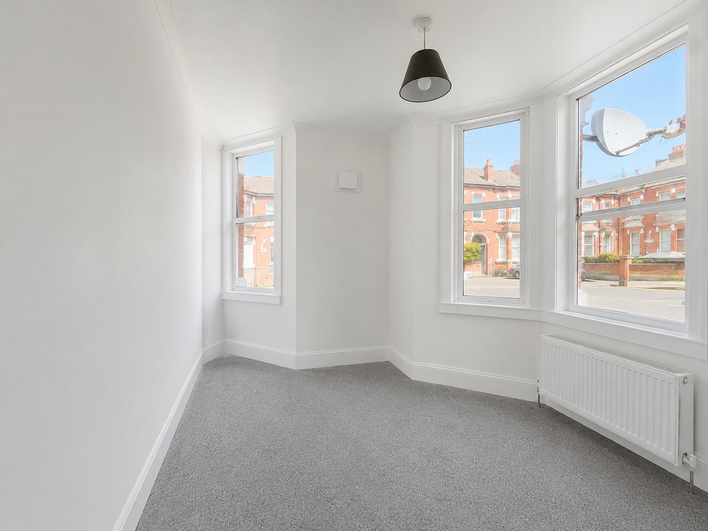 2 Bedroom Flat to rent in Cricklewood, London, NW2