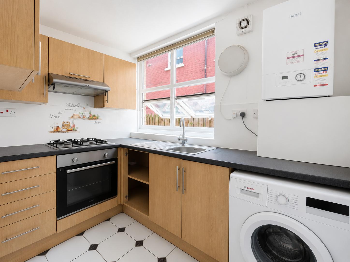 2 Bedroom Flat to rent in Cricklewood, London, NW2