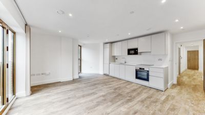 2 Bedroom Flat to rent in High Road, Willesden, London, NW10