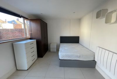 Studio to rent in Thorverton Road, Cricklewood, London, NW2