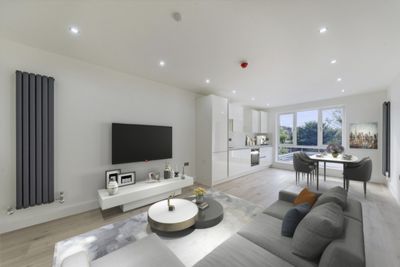 2 Bedroom Flat to rent in Brondesbury Park, Brondesbury, London, NW6