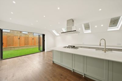 5 Bedroom House to rent in Osborne Road, Willesden Green, London, NW2