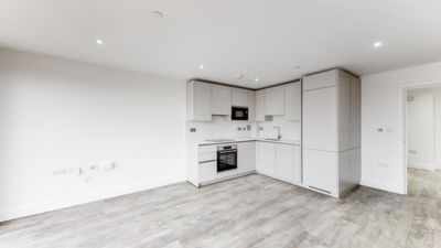 2 Bedroom Flat to rent in High Road, Willesden, London, NW10