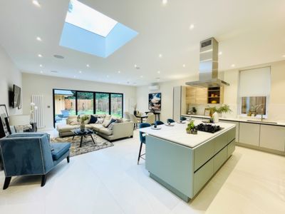 5 Bedroom Semi Detached to rent in Park Avenue, Willesden Green, London, NW2