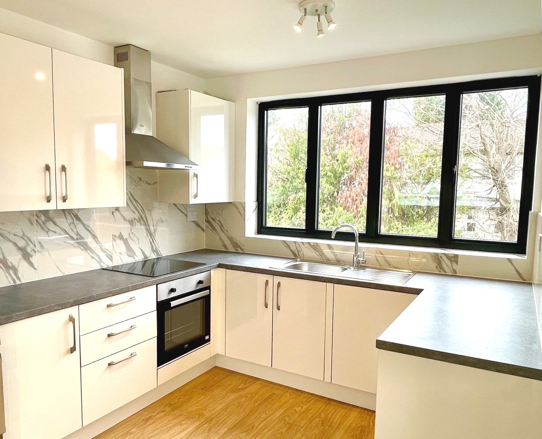 1 Bedroom Flat to rent in Dollis Hill, London, NW2