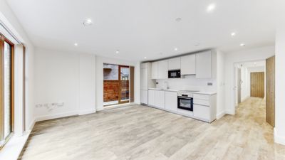 2 Bedroom Apartment to rent in High Road, Willesden Green, London, NW10
