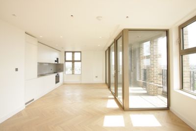 3 Bedroom Apartment to rent in Oberman Road, Dollis Hill, London, NW10
