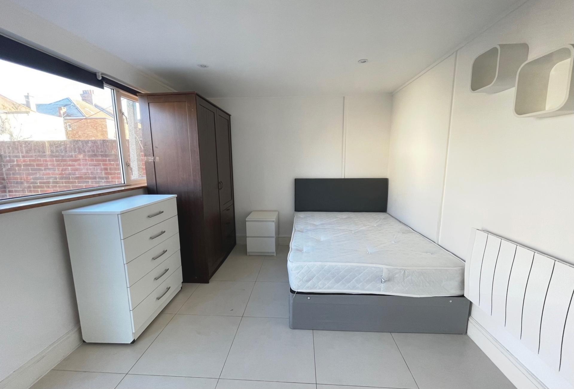 Studio to rent in Cricklewood, London, NW2