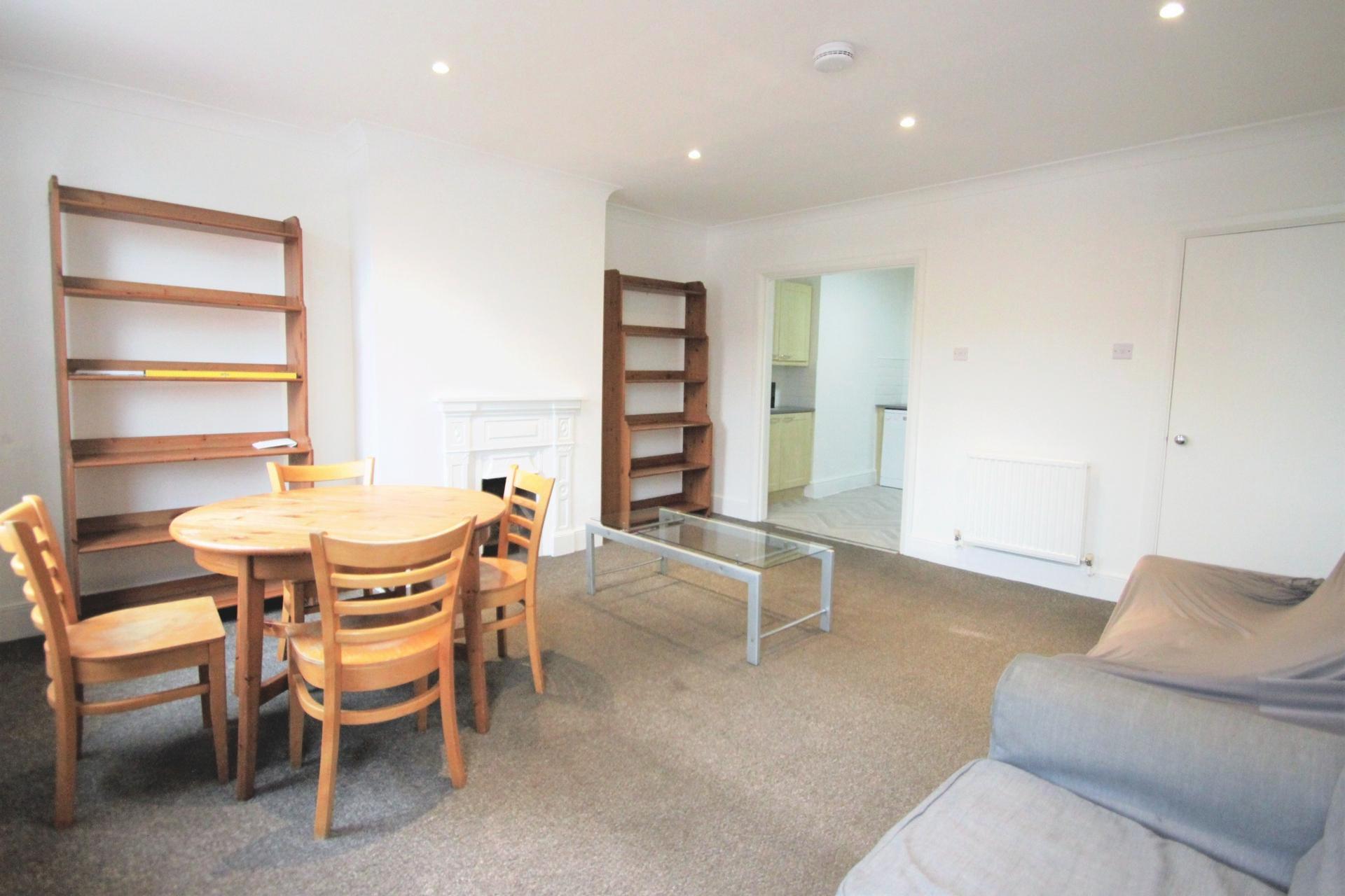 3 Bedroom Flat to rent in Willesden, London, NW10