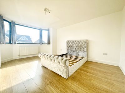 2 Bedroom Flat to rent in Dollis Hill Avenue, Willesden, London, NW2