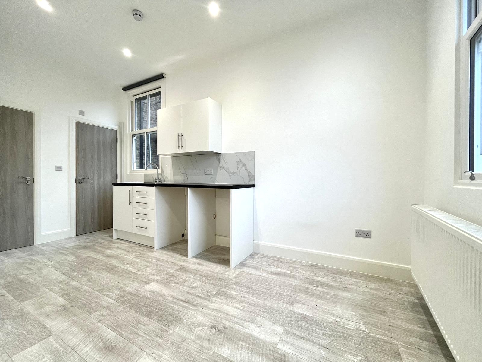 Studio to rent in Willesden Green, London, NW10