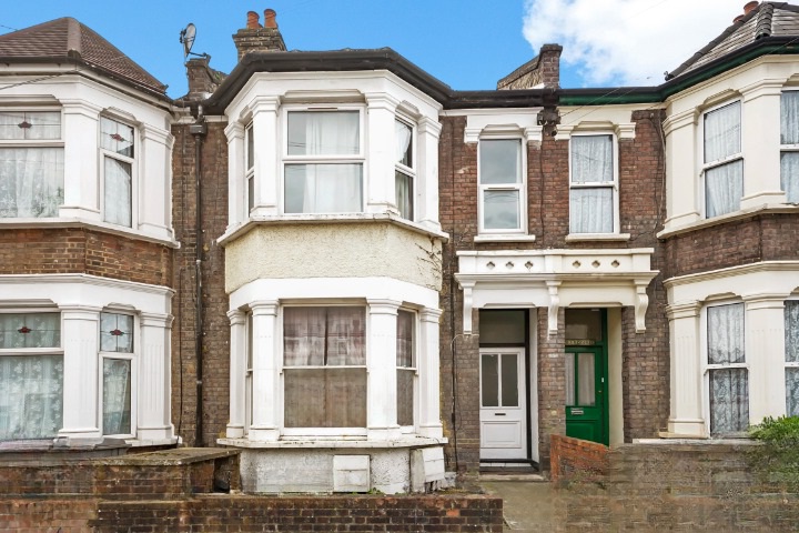 2 Bedroom Flat to rent in Dollis Hill, London, NW10