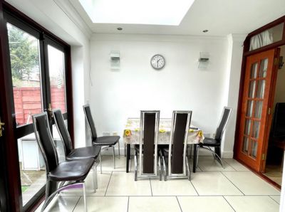 5 Bedroom Semi Detached to rent in The Vale, Cricklewood, London, NW11