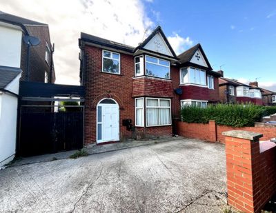 5 Bedroom Semi Detached to rent in The Vale, Cricklewood, London, NW11