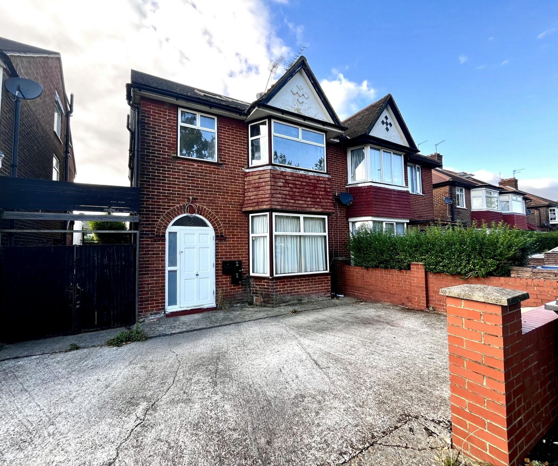 5 Bedroom Semi Detached to rent in Cricklewood, London, NW11