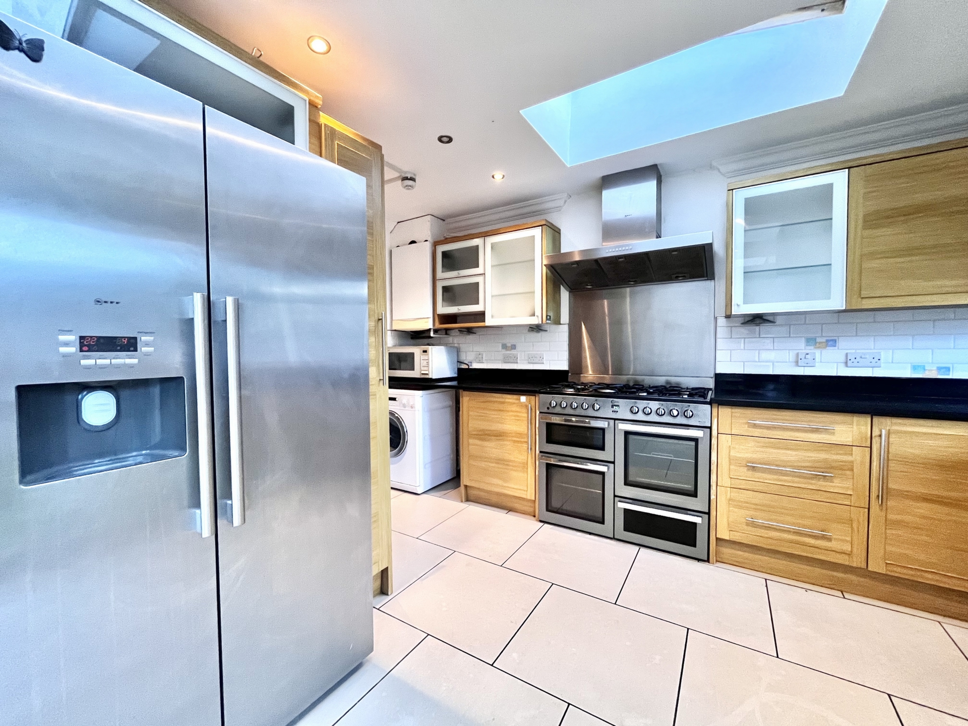 5 Bedroom Semi Detached to rent in Cricklewood, London, NW11