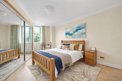 2 Bedroom Apartment to rent in Shoot Up Hill, Kilburn, London, NW2