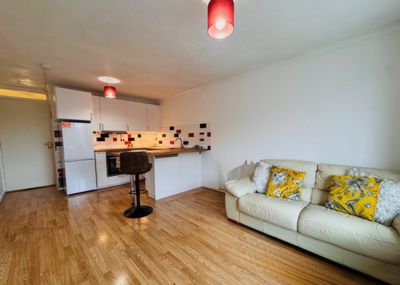 2 Bedroom Flat to rent in Christchurch Avenue, Kilburn, London, NW6