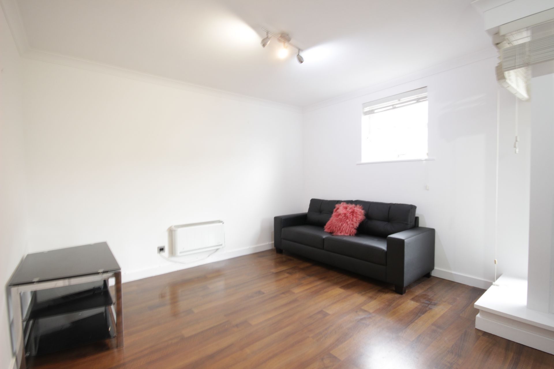 2 Bedroom Apartment to rent in Wapping, London, E1W
