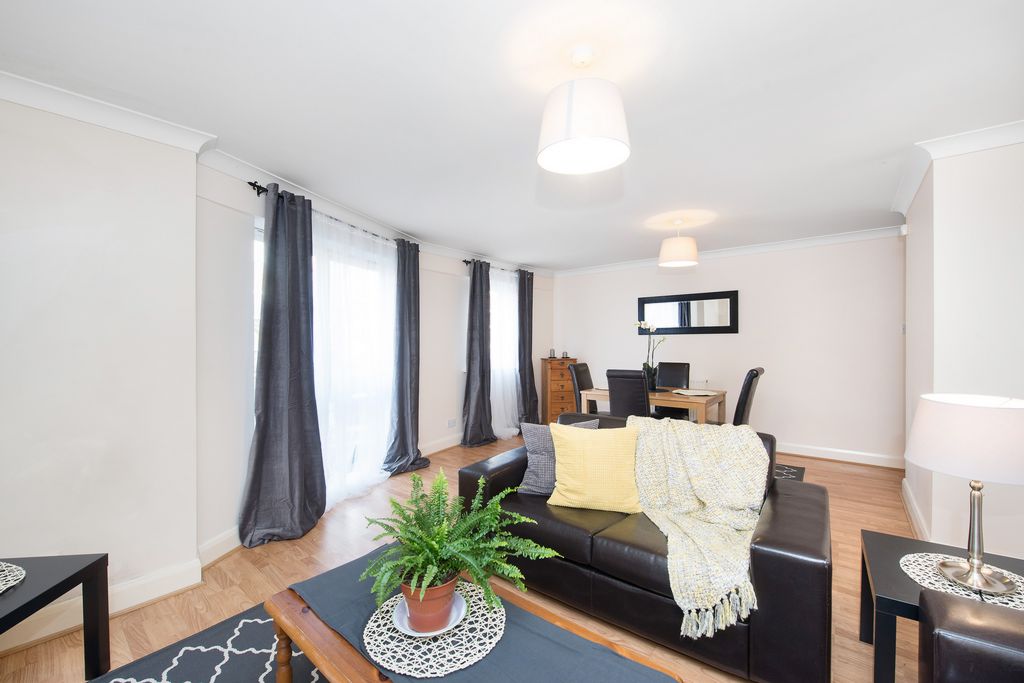 1 Bedroom Apartment to rent in , London, E14