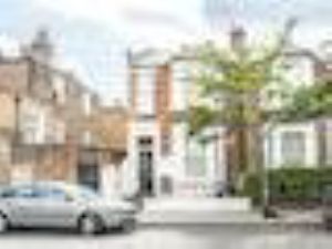 Flat to rent in Brewster Garden, London, W10