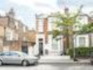 Flat to rent in Brewster Garden, London, W10