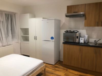 Studio to rent in Warren Road, Neasden, London, NW2