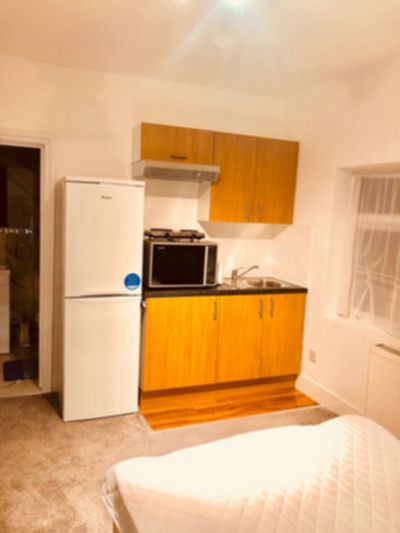 Flat to rent in Warren Road, Neasden, London, NW2