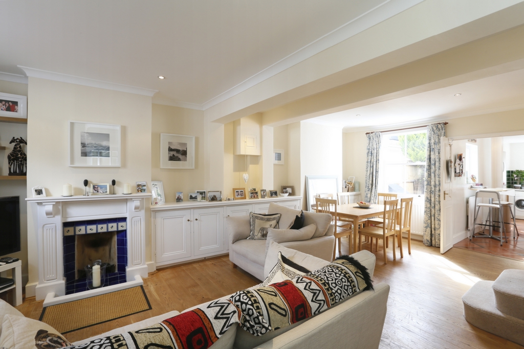 2 Bedroom Cottage to rent in Wandsworth, London, SW18