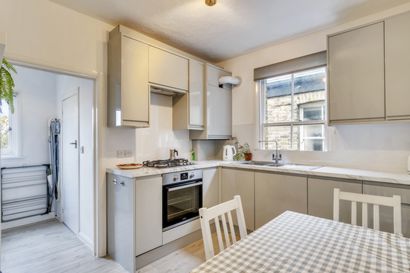 2 Bedroom Apartment to rent in Denton Street, Wandsworth, London, SW18