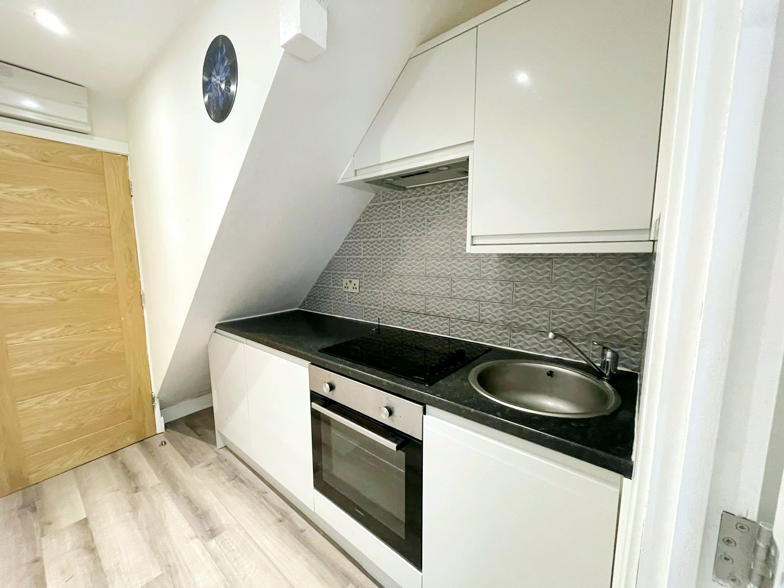 Flat to rent in Archway, London, N6