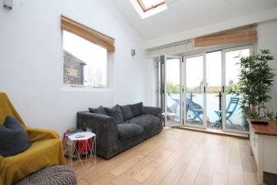 2 Bedroom Flat to rent in Hanley Road, Stroud Green, London, N4