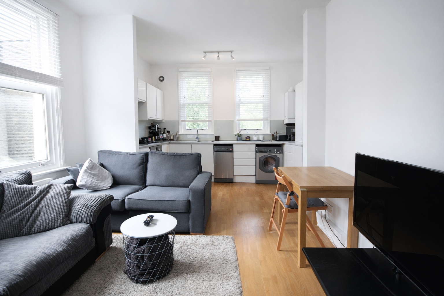 3 Bedroom Flat to rent in Dartmouth Park Hill, London, N19