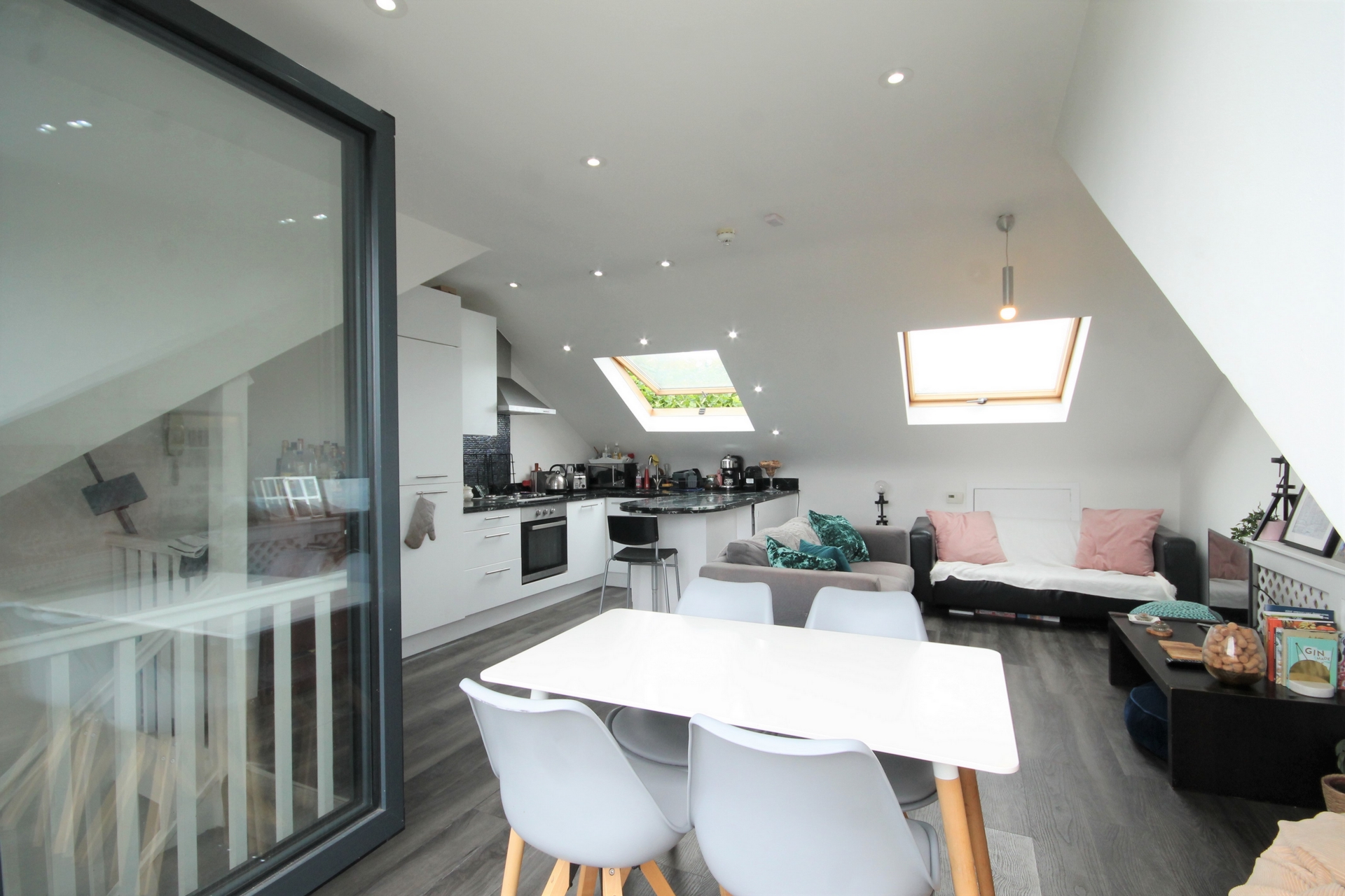3 Bedroom Flat to rent in Stroud Green, London, N4